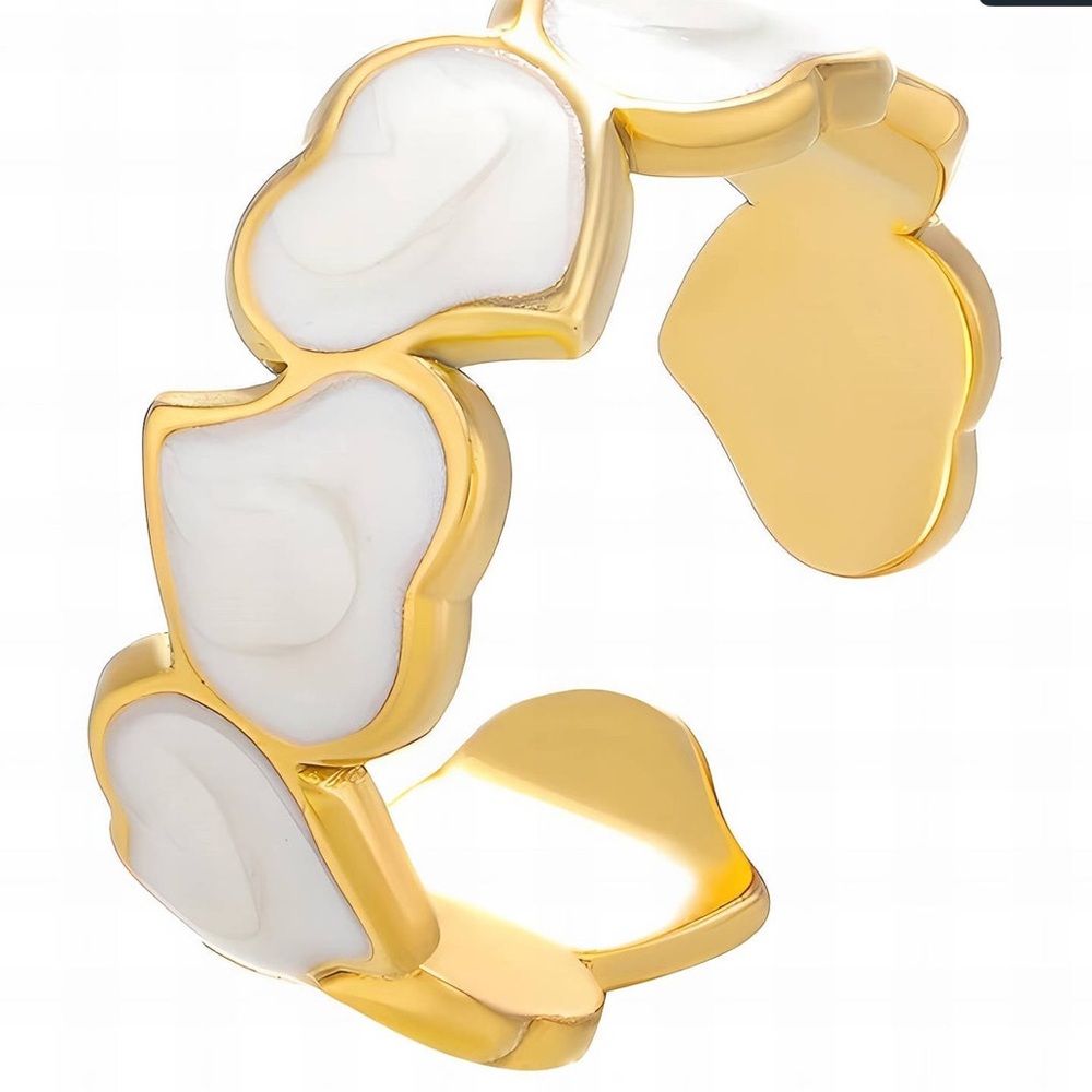 Elegant Gold and White Bracelet